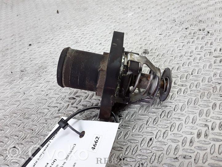 Peugeot 406 Boîtier de thermostat / thermostat 