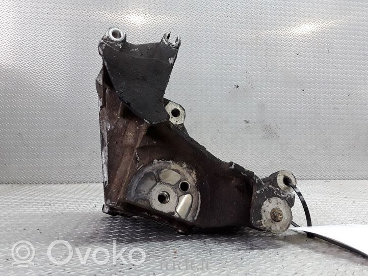 Citroen C5 Power steering pump mounting bracket 9643834880