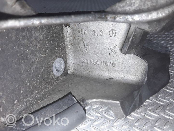 Peugeot 406 Polttoainesuodattimen kiinnikkeen pidike 9632011910