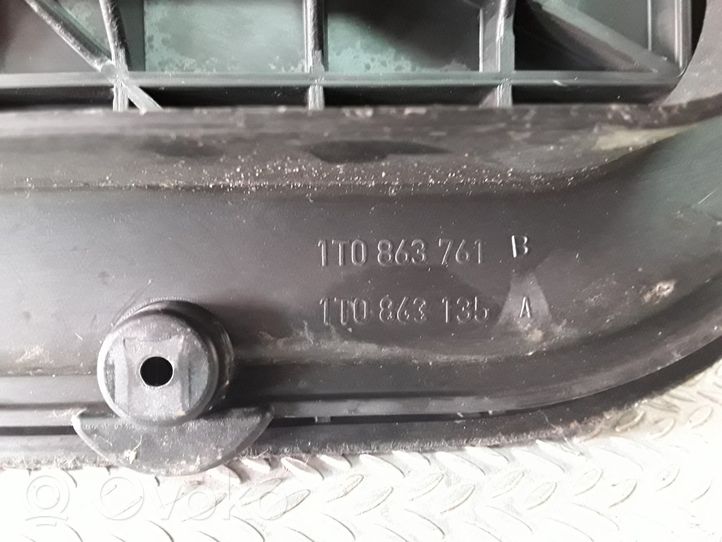 Volkswagen Touran I Tool box 1T0863761B