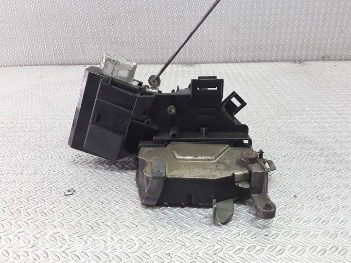 BMW 5 E39 Rear door lock 40620751