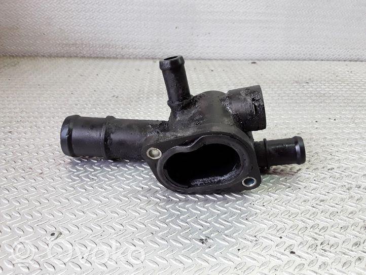 Volkswagen Golf V Tubo flessibile del liquido di raffreddamento del motore 038121132D