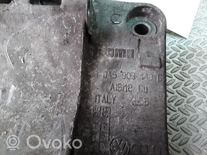 Audi A4 S4 B5 8D Staffa di montaggio del compressore dell’A/C 045903143C