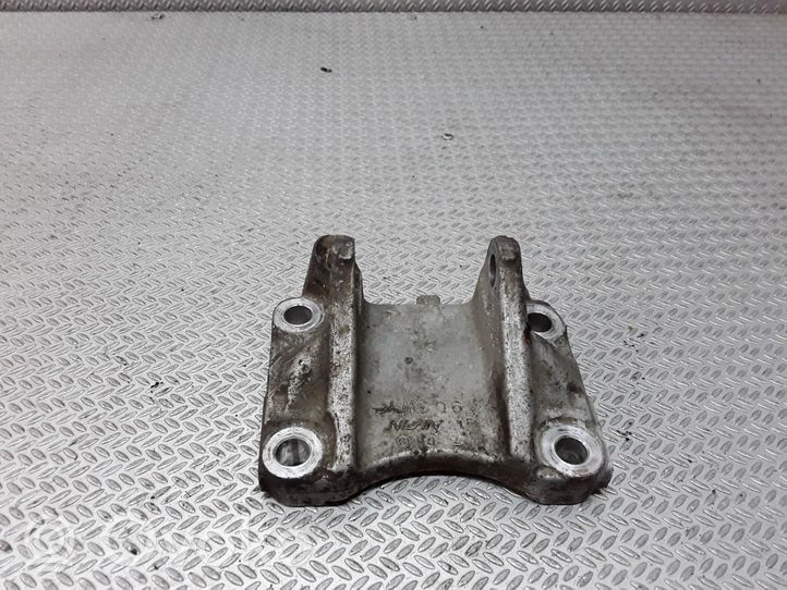 Honda CR-V Gearbox mounting bracket 