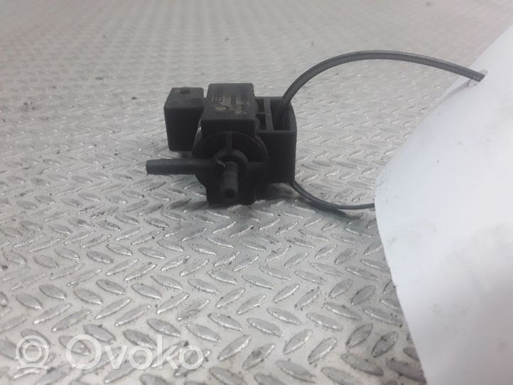 Audi A4 S4 B5 8D Solenoidinis vožtuvas 037906283A