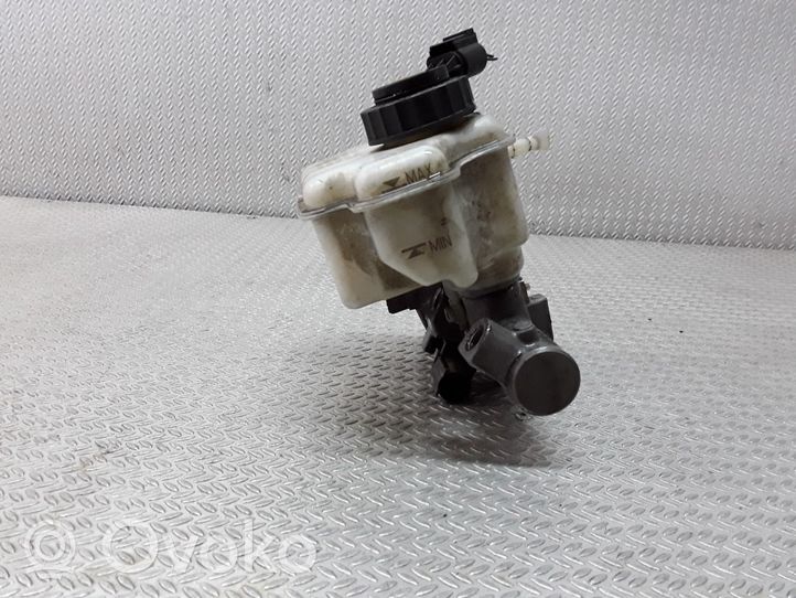 Volkswagen Jetta VI Master brake cylinder 1K1611301E