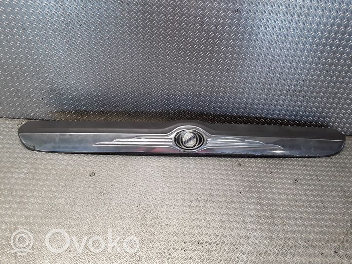 Chrysler Town & Country IV Takaluukun koristelista 04894019AE