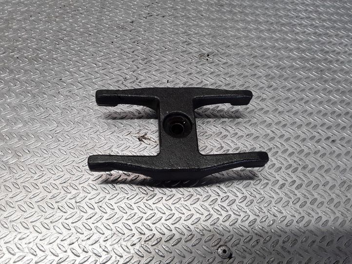 Isuzu Trooper Fuel Injector clamp holder 