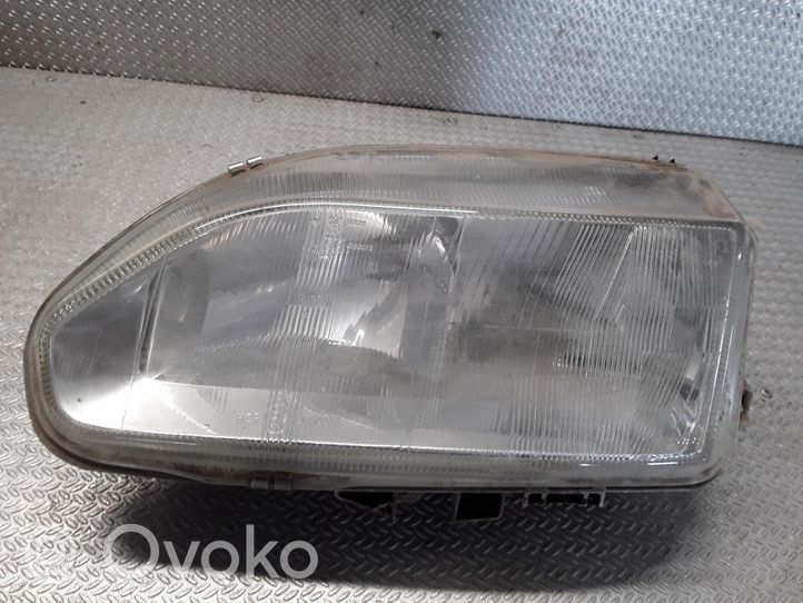 Renault Safrane Lampa przednia 0490075