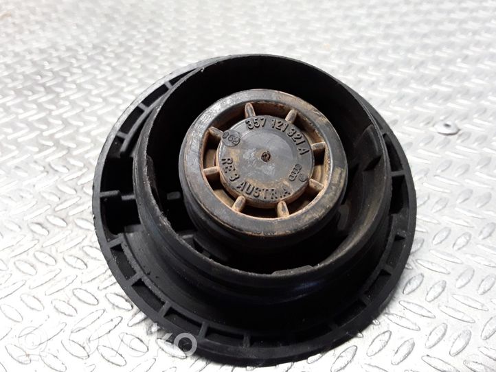 Volkswagen Jetta II Serbatoio di compensazione del liquido refrigerante/coperchio 357121321A