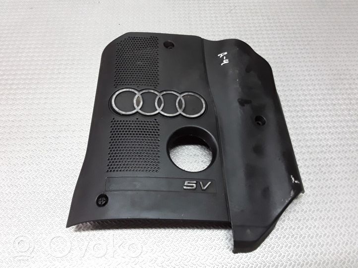 Audi A4 S4 B5 8D Variklio dangtis (apdaila) 058103724