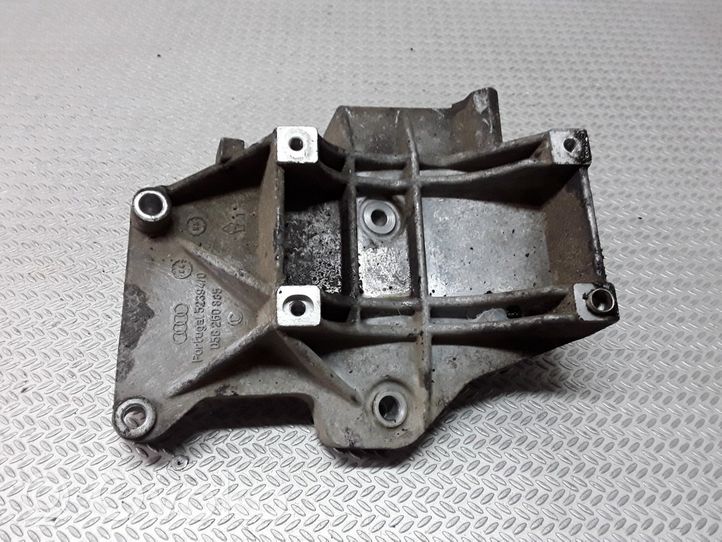 Audi A4 S4 B5 8D Staffa di montaggio del compressore dell’A/C 058260885