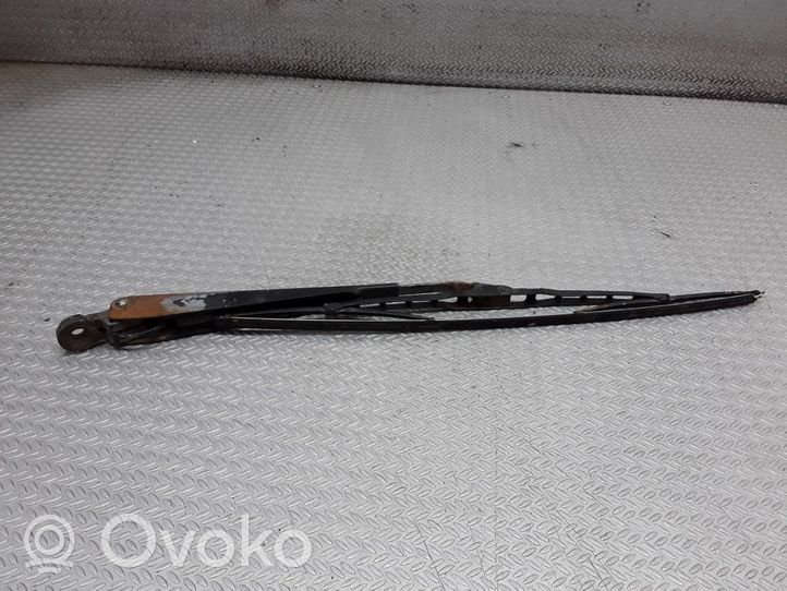 Volkswagen PASSAT B4 Galinio stiklo valytuvo kojelė 333955707