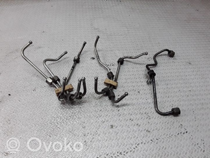 Volvo XC90 Fuel injector supply line/pipe 
