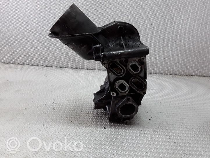 Honda Accord Oil filter mounting bracket 