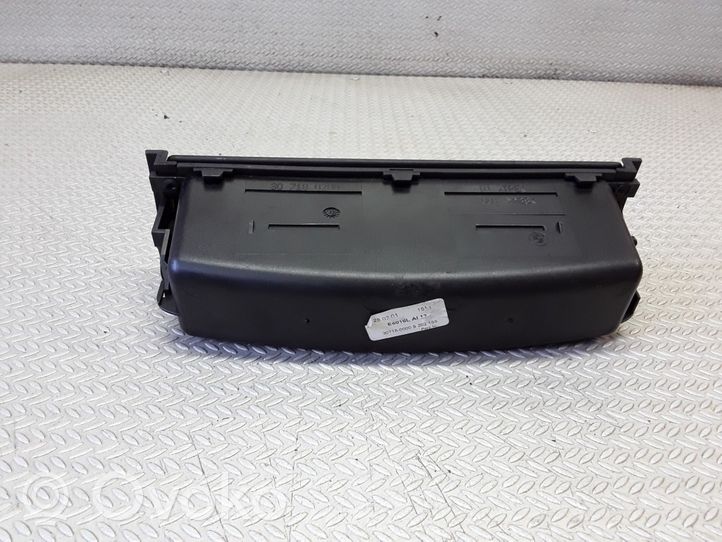 BMW 3 E46 Hansikaslokeron keskikonsoli 307180200