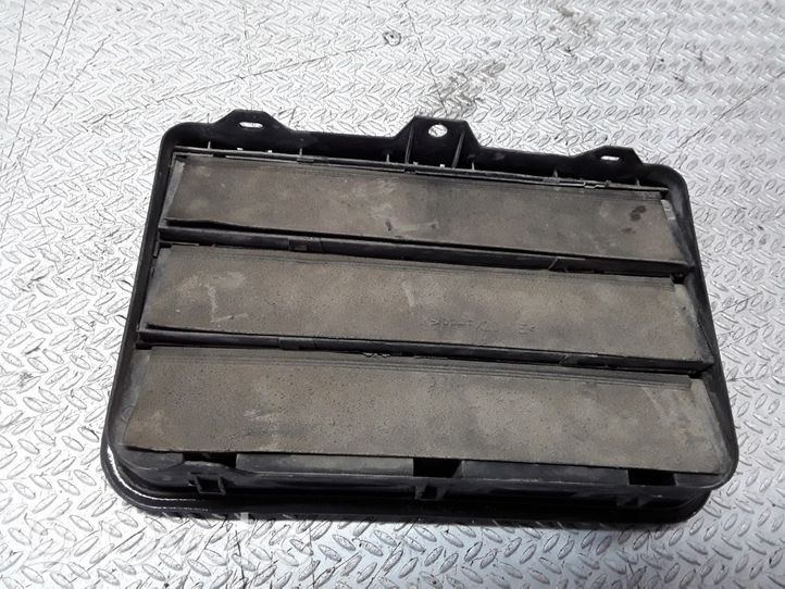 BMW 3 E46 Évent de pression de quart de panneau 64228377280