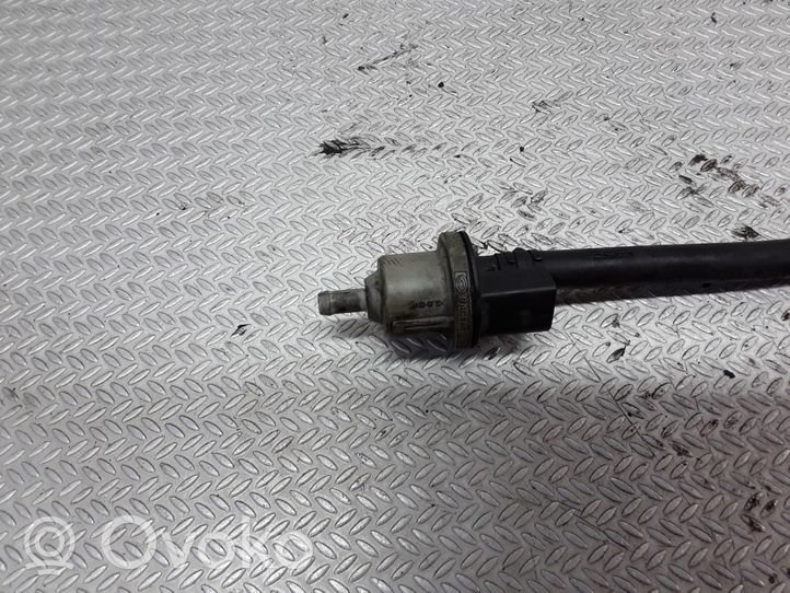 Volkswagen Touran I Electromagnetic valve 058133517B