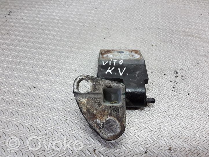 Mercedes-Benz Vito Viano W638 Front door upper hinge 