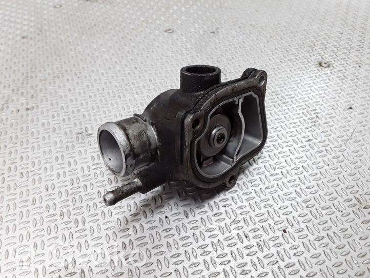 Mercedes-Benz Sprinter W901 W902 W903 W904 Carcasa del termostato A6112031975