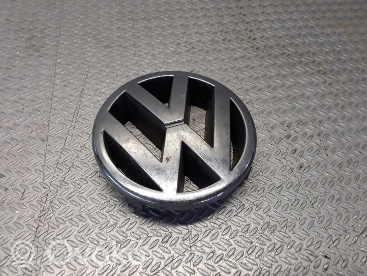 Volkswagen PASSAT B5 Valmistajan merkki/logo/tunnus 3B0853601A