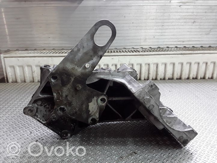 Land Rover Discovery Staffa di montaggio del compressore dell’A/C ERR6893