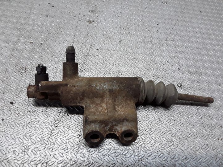 Mitsubishi Pajero Clutch slave cylinder 