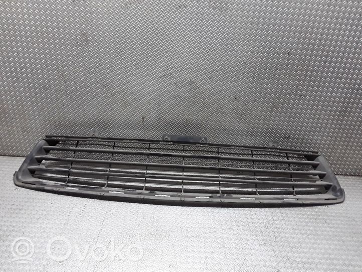 Peugeot 406 Etupuskurin alempi jäähdytinsäleikkö 9630405270