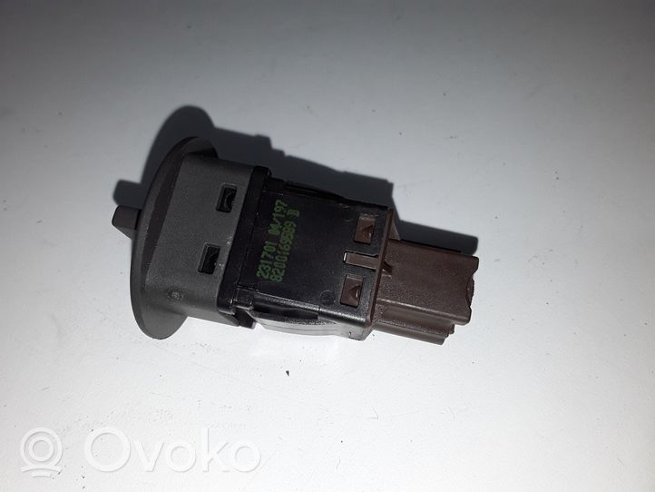 Renault Megane II Passenger airbag on/off switch 8200169589B