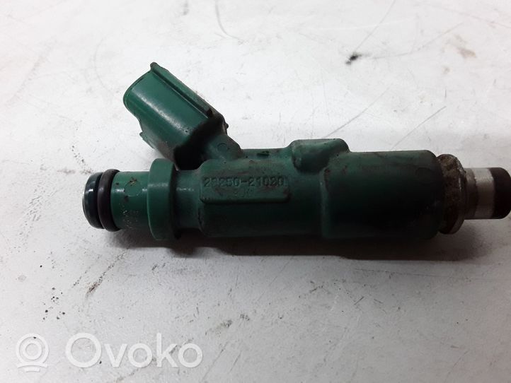 Toyota Yaris Injecteur de carburant 2325021020