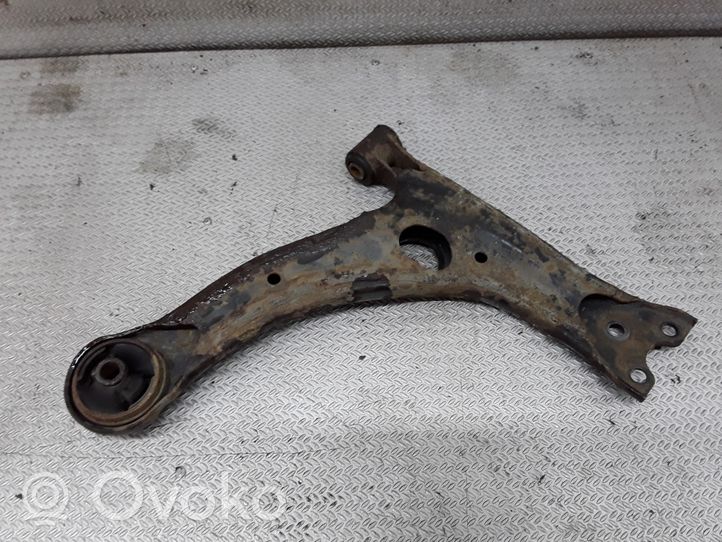 Toyota Corolla E120 E130 Fourchette, bras de suspension inférieur avant 