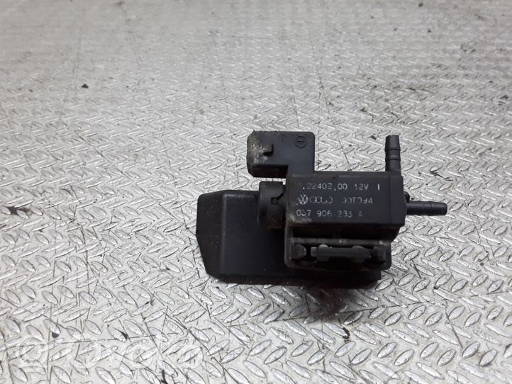 Audi A4 S4 B5 8D Solenoidinis vožtuvas 037906283A