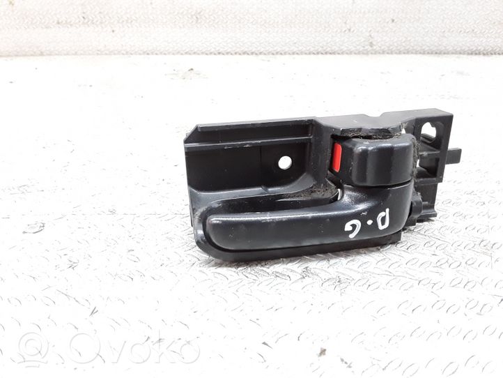 Pontiac Vibe Manecilla interna puerta trasera 6927302020