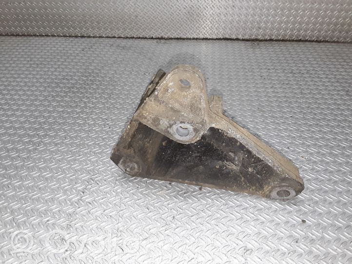 Audi A4 S4 B5 8D Supporto di montaggio scatola del cambio 8D0399113