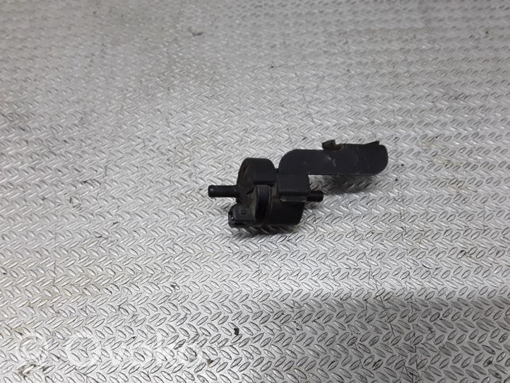 Audi A8 S8 D2 4D Vacuum valve 058133459