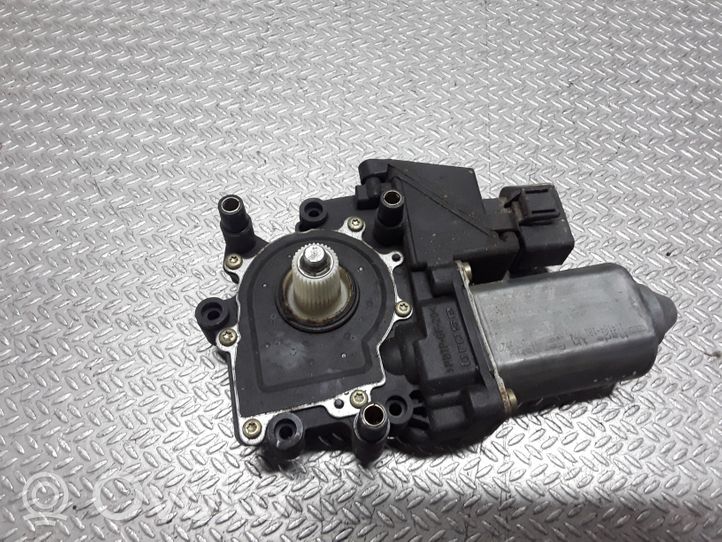 Audi A4 S4 B5 8D Etuoven ikkunan nostomoottori 8D0959802D