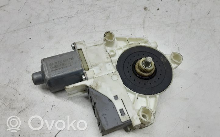 Opel Astra G Takaoven ikkunan nostomoottori 0130822200