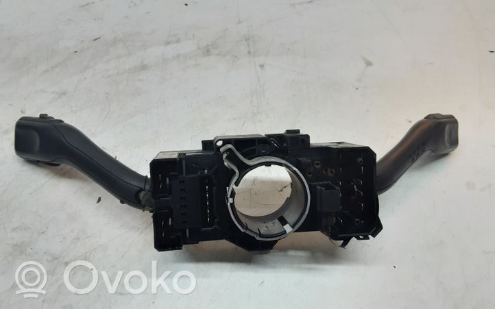 Audi A6 S6 C5 4B Pyyhkimen/suuntavilkun vipukytkin 8L0953513H