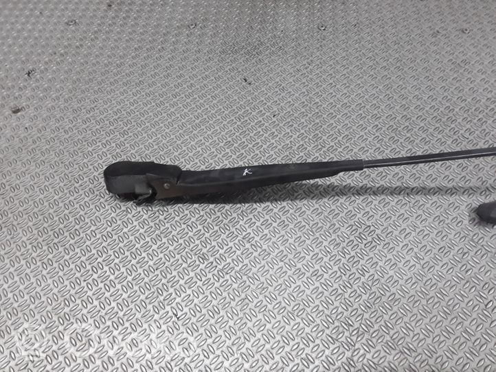 Jeep Cherokee Front wiper blade arm 