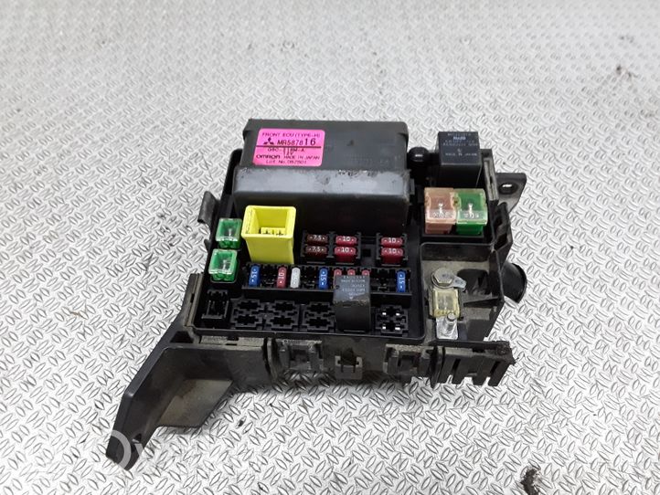 Mitsubishi Grandis Module de fusibles MR587816