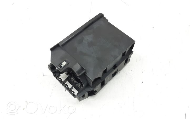 Audi A2 Altra parte interiore 8Z0907355