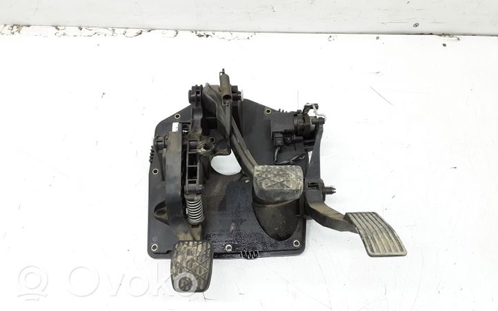 Mercedes-Benz Vaneo W414 Conjunto de pedal A1682902601