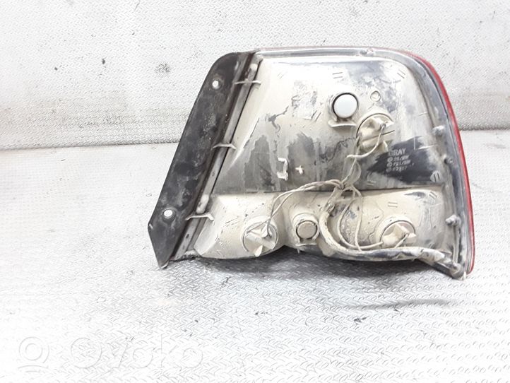 Hyundai Accent Lampa tylna 92401252