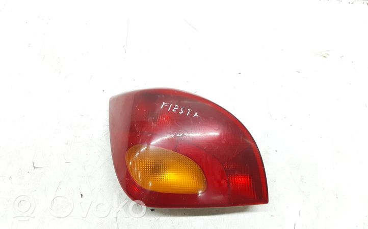 Ford Fiesta Luz trasera/de freno 