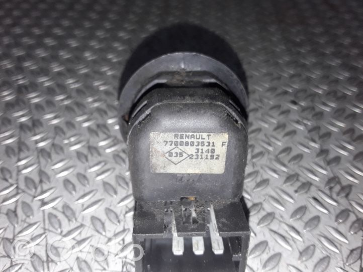 Renault Master II Bouton de commutateur rétroviseur latéral 7700803531