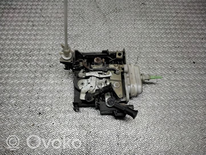 Audi A8 S8 D2 4D Serratura portiera anteriore 