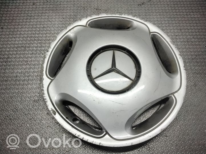 Mercedes-Benz E W210 Mozzo/copricerchi/borchia della ruota R15 A2104010024