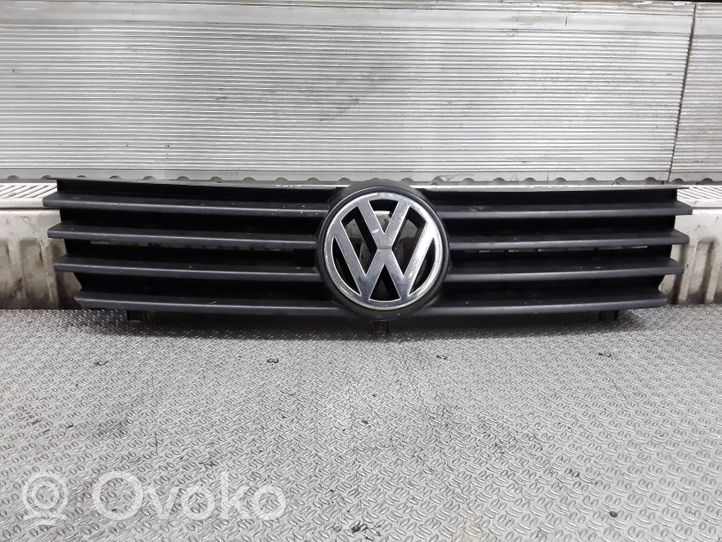 Volkswagen Polo III 6N 6N2 6NF Etupuskurin ylempi jäähdytinsäleikkö 