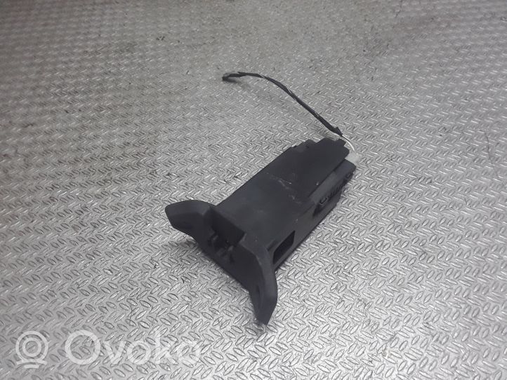 Opel Zafira B Serratura del tappo del serbatoio del carburante 13142277