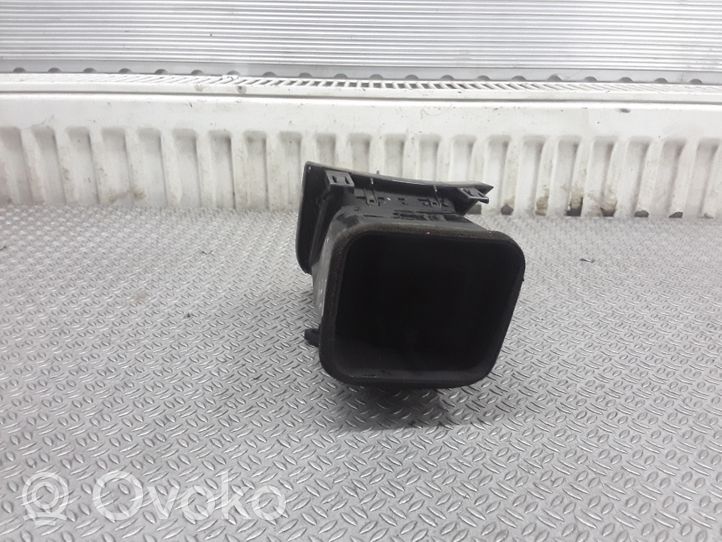 Toyota Avensis Verso Kojelaudan sivutuuletussuuttimen kehys 5565044080